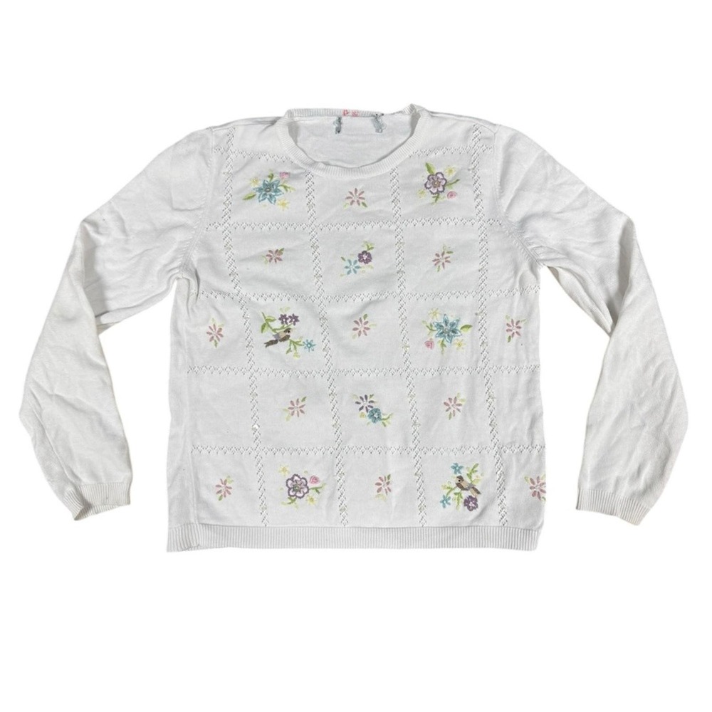 Dainty White Embroidered & crochet vintage cottagecore sweater size M‎